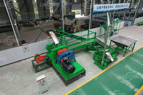 Full-Automatic Tire Crushing Machine for Making Rubber Powder in Recycling Plant (Model XKP-610)